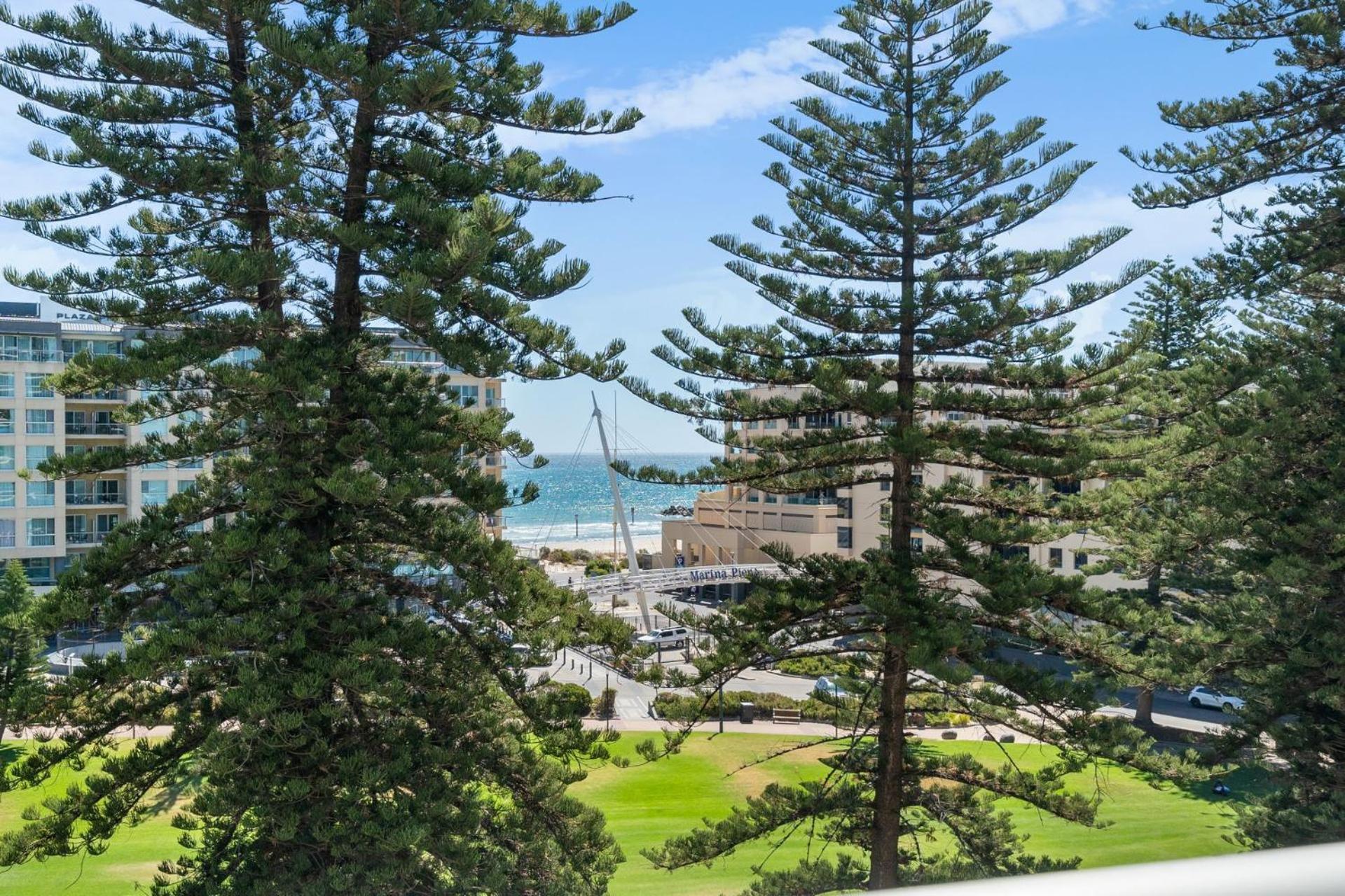 Belle Escapes - Lazy Days On Colley Terrace Glenelg